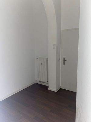 Flur mit Wohnungstür.jpg