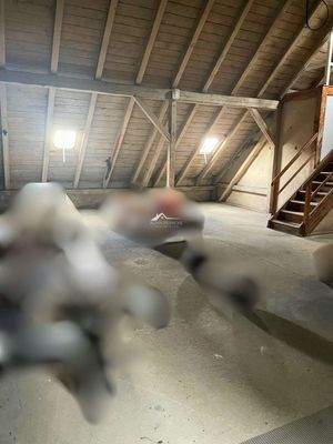 knapp 60m2 Atelier (Dachboden)