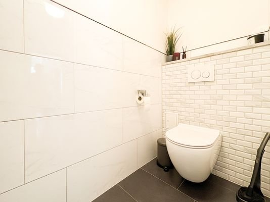 separates WC