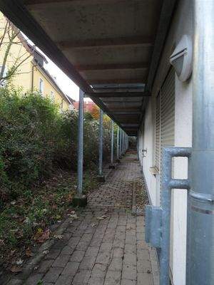 Zugang hinter dem Haus