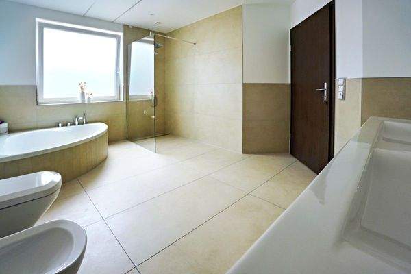 Badezimmer - Ansicht I