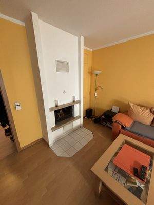 Wohnzimmer mit Kamin