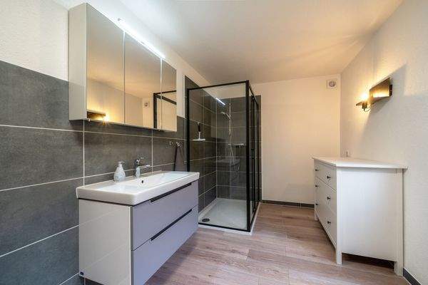 Wohnung 2 009 Bad.jpg