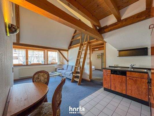 Rechts - DG Apartment 1 Wohn- Esszimmer