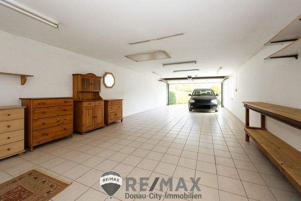 Garage (geräumt mit KI)