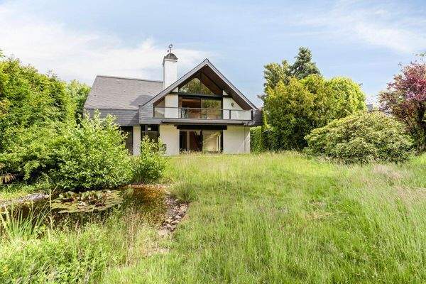 Blick vom Garten auf das Haus