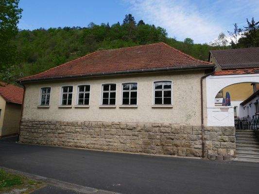 Straßenansicht Saal