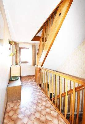 Handwerklich hochwertige Echtholztreppe