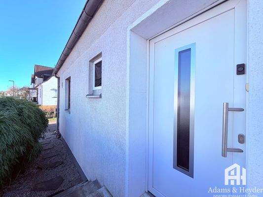 Fassade Straße _ Eingang 2