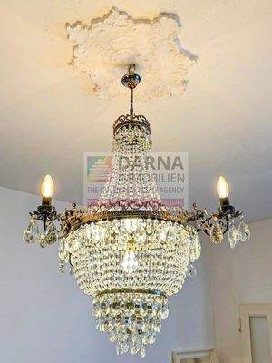 06 Wohnzimmer - Kronenleuchter.jpg