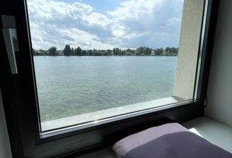 Bürofenster 03 mit Seeblick