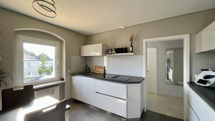 Einbauküche mit hochwertigen Geräten