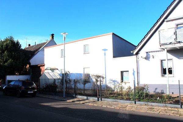 Anbau mit Einliegerwohnung im EG und Partyraum im OG