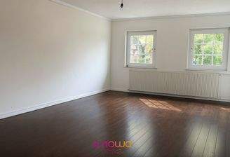 Hauptschlafzimmer - Schlafzimmer, Leer (unmöbliert) - (KI generiert)