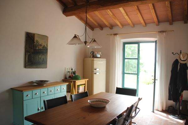 Essbereich mit Türe zur Terrasse