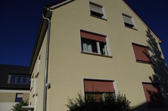 Bad Vilbel gepflegtes 3 Familienhaus.