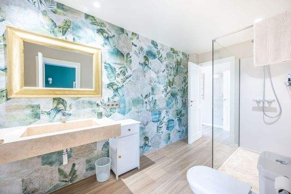 Suit bathroom in 3rd master bedroom