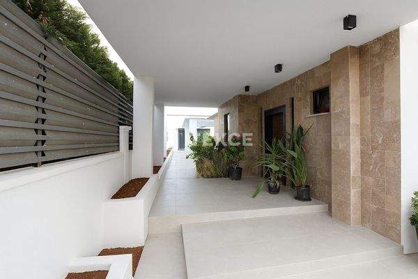 Detached House with Spacious Garden in Belek, Antalya