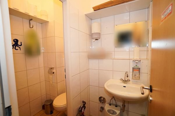 WC mit Vorraum