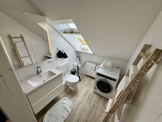 Bad mit Waschmaschiene Whg. 3