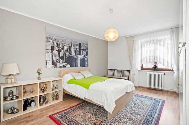 Schlafzimmer 1