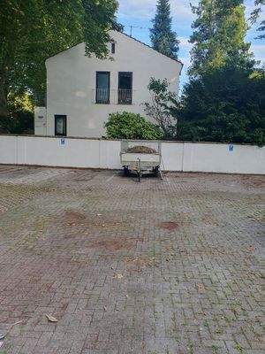 Außenansicht Parkplätze