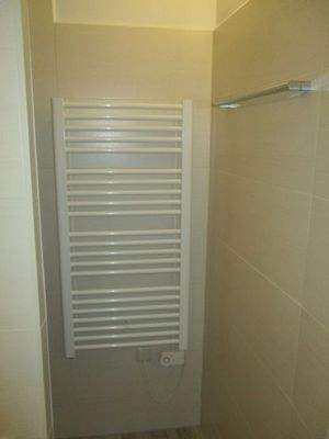 Modernes Bad,Wanne,Waschtisch,Dusche,WC