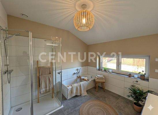 Dusch- Wannenbad im OG