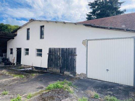 Nebengebäude hinter dem Haus