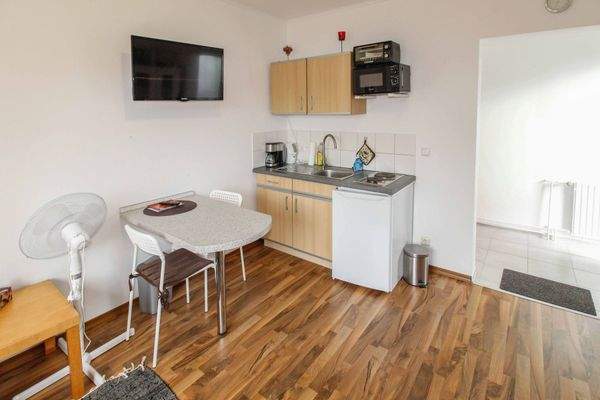 Mini-Apartment mit Pantry-Küche