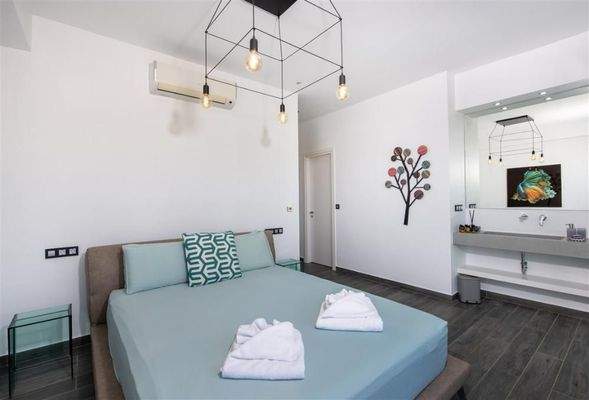 Kreta, Kokkino Chorio: Traumvilla mit makelloser Aussicht mit einer privaten Bucht zu verkaufen