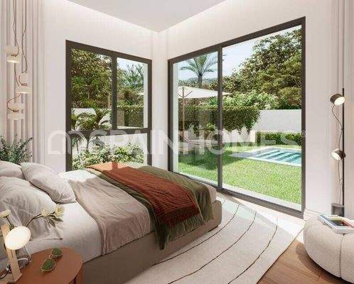 Semi-Detached Villas Near Amenities in El Limonar Málaga