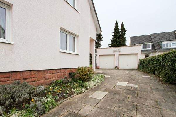 Hofeinfahrt / Garage