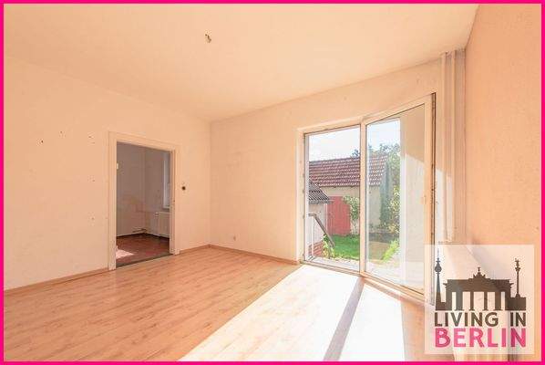 Esszimmer mit Zugang zur Terrasse