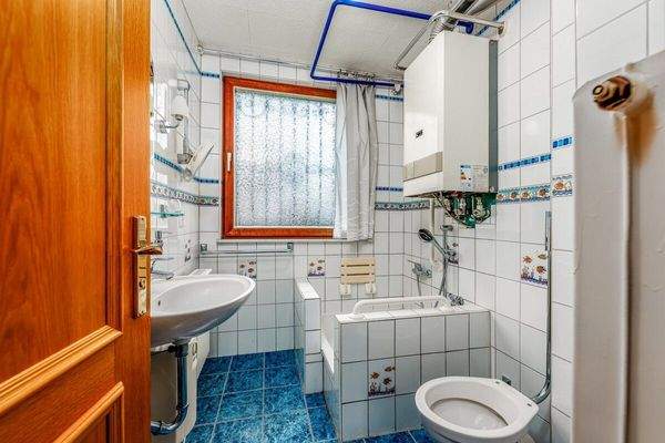 Badezimmer Einliegerwohnung EG