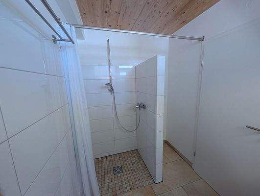 Dusche u. Waschmaschine