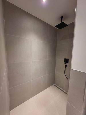 Große begehbare Dusche