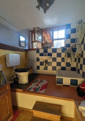 Bad Wohnung rechts