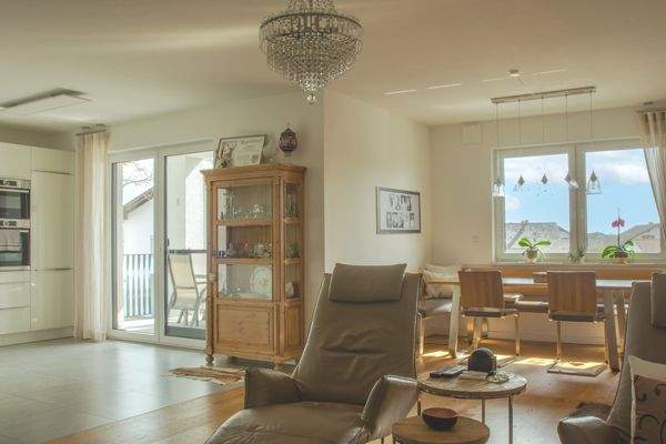 lichtdurchfluteter Wohnbereich