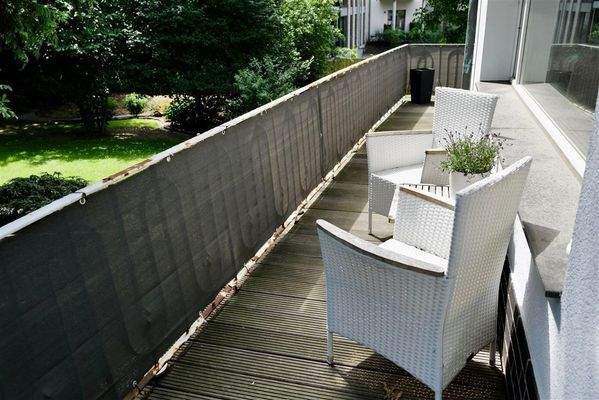 Süd- u. Westseitie umlaufender Balkon  