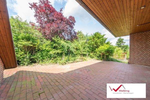 teilüberdachte Terrasse