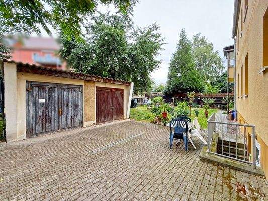 Garage mit Garten
