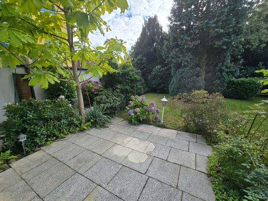 Terrasse und Garten (2).jpg