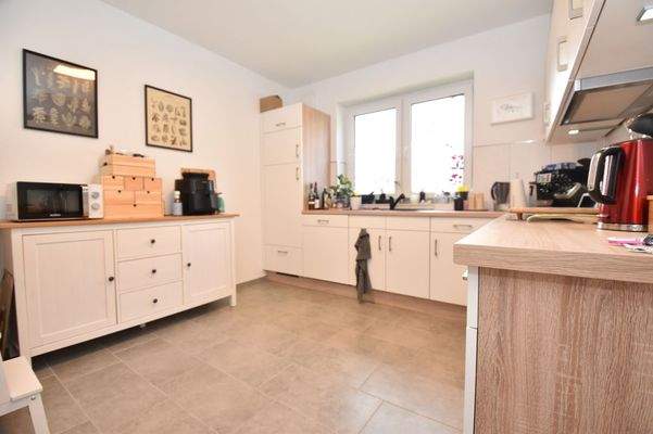 Küche mit Einbauküche