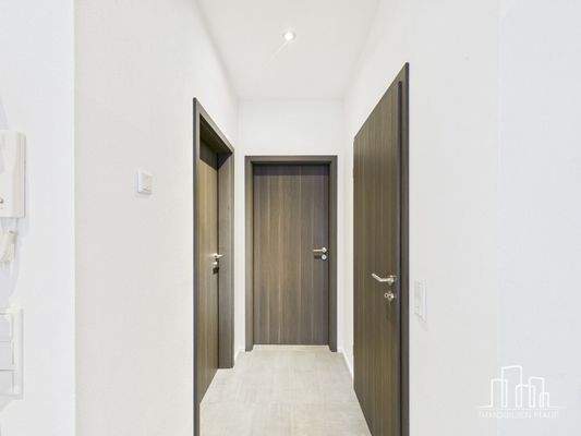 CAM02839G0-PR0330-STILL017