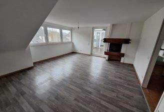 Wohnzimmer mit Kamin