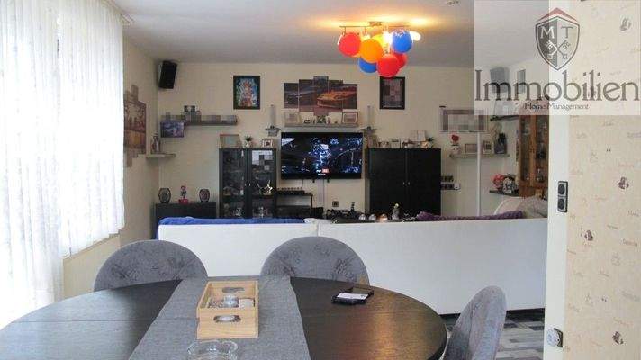 Wohn-/ Esszimmer OG mit Zugang zum Balkon