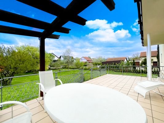 Wundervolle Terrasse mit herrlichem Ausblick