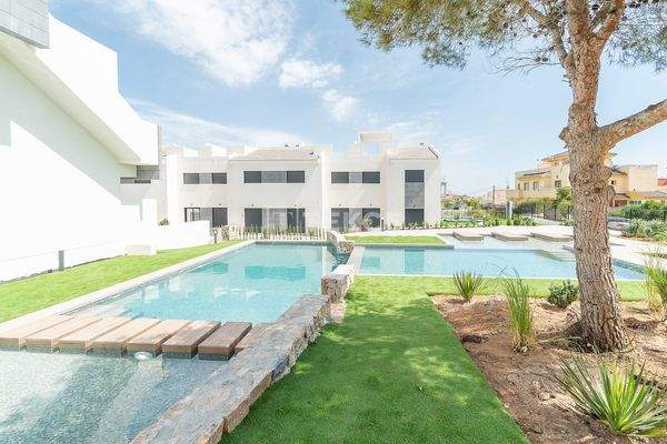 Contemporary Apartments near Amenities in Los Altos Torrevieja