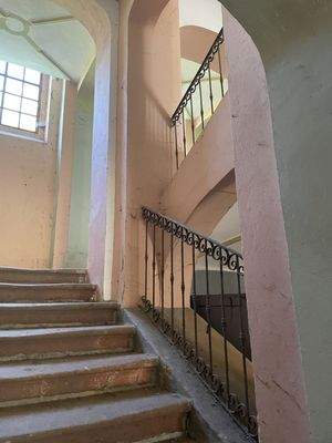 Mettelläufige Treppenanlage